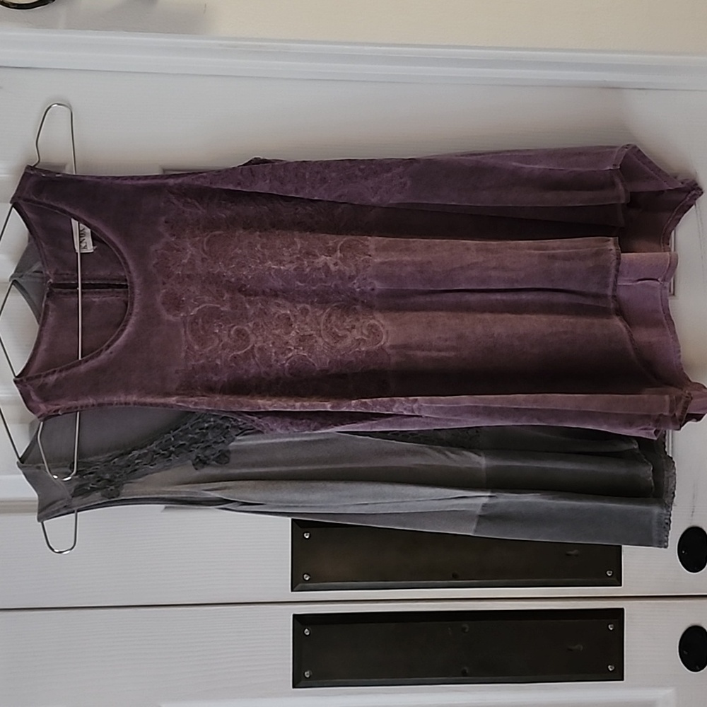 Knox Rose High Low Tunic Tops. Size: S